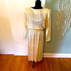Vintage 100% Silk Belted Elegant Cream Dress size 10
